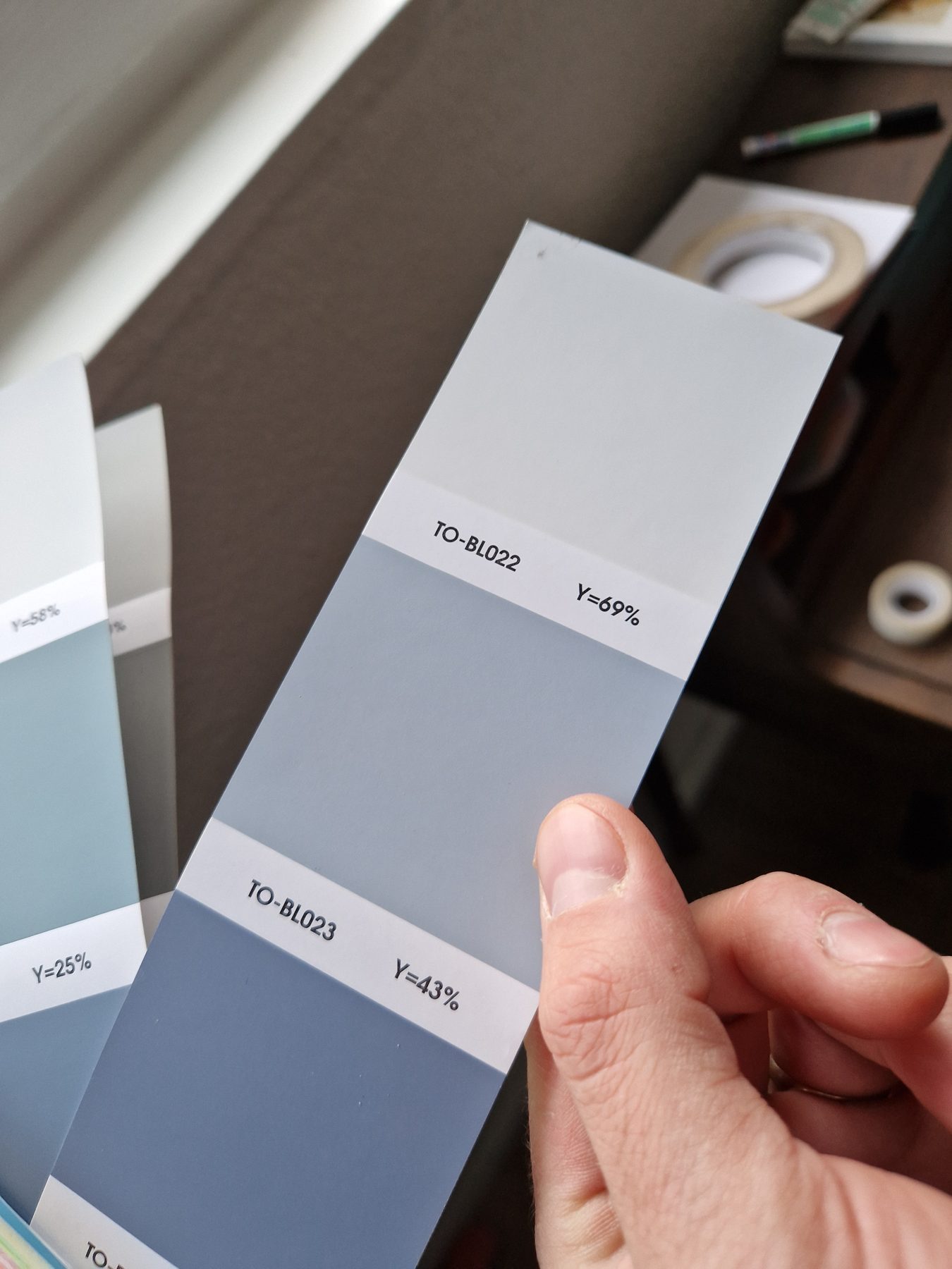 Kleurstalen om de tint van de crepi te kiezen voor de woning in Evergem