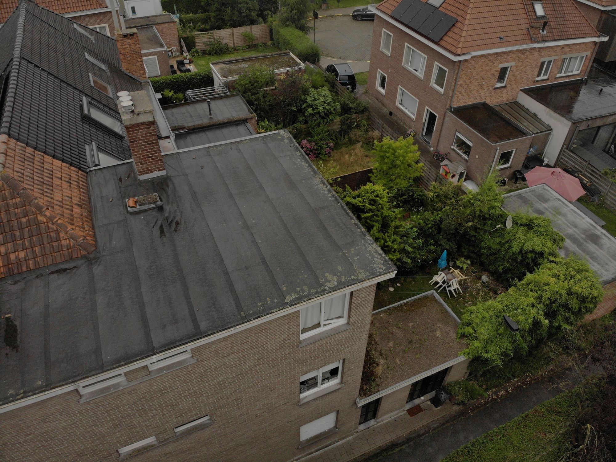 Het oude platte dak in Gent met mosaanslag, vanuit de lucht